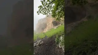 An incredible cave in the shape of a head. We are brave, let's go inside #mountains #rain #cave