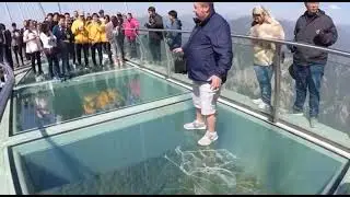POV: You step on the glass bridge and it starts to crack 😭💀