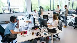 Dons de jours de congés, aides financières, ces entreprises qui épaulent leurs salariés 