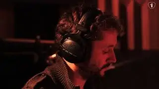 Ansatz Der Machine - Falling Down (Radio 1 Live Sessie)
