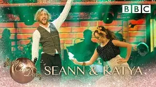 Seann Walsh & Katya Jones Quickstep to 'Lightning Bolt' by Jake Bugg - BBC Strictly 2018