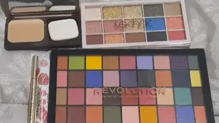 Paleta Revolution Maxi Monster Mattes, Paleta Technic Goddess y Mascara de Pesta&ntilde;as Roja Wynnie.