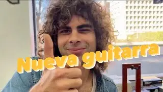 Papá Noel regala una guitarra a Sarria