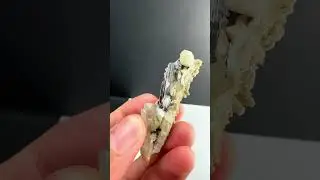 Brookite with Quartz | Fine Art Minerals | Brookite |