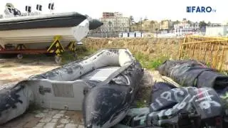 A remos en una neum&aacute;tica tras quedar a la deriva