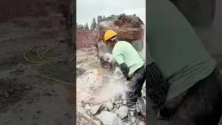 Worker &ldquo;Violently Demolishes&rdquo; Giant Concrete Block with Tools! Dust-Filled Sky, Full of Power!