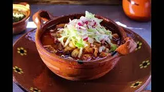9. El Pozole: Historia Sagrada, Ritual Ancestral y el Debate de los Colores