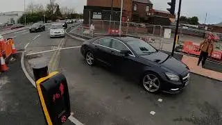 Right turn from Crompton Way onto Blackburn Road