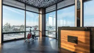 Gym Ambience for home workouts - Missing the Gym atmosphere? Check out this video for a home workout