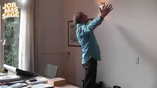 Vastzittende schouders? Maak ze los met deze jobmassage tip van Rutger