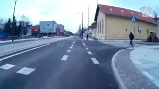 Olsztyn. Przejazd rowerem pasami ruchu dla rowerów oraz śluzą rowerową na al. Piłsudskiego