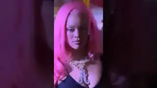 Rihanna hit the streets of NY with the pink hair #hairstyle #rihanna #hollywood