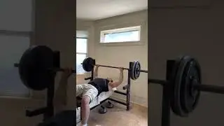 Easy Strict Raw 300 pounds bench press