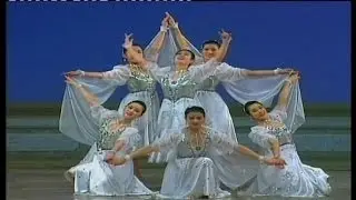 北朝鮮美女集団　喜び組の華麗な舞台3