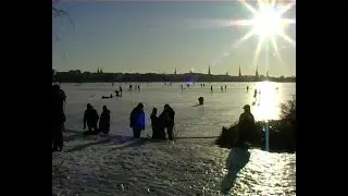 A frozen afternoon on the Alster in Hamburg  (2010)