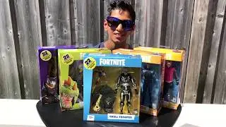 Unboxing Fortnite Action Figure Skull Trooper.