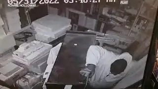 Thief steals $100K of baseball cards from sports memorabilia store