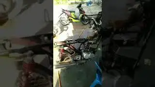 Air brus motor king kren warna itam
