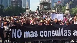 Inician marcha en defensa del NAIM, criticada como Marcha Fif&iacute;