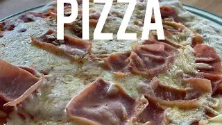 Pizza vom Grill  mit Pizzastein