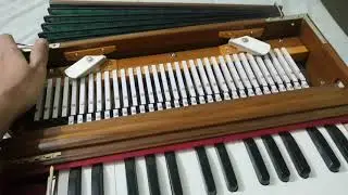 Unboxing of a scale changer harmonium.