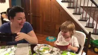 Amy Lee e seu filho Jack jantando