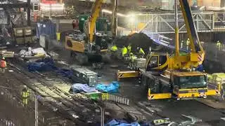 Flyttar mycket med h&ouml;g kranbil. Slussenbygget 25 november 2025