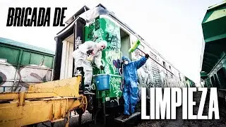 Limpiando un tren abandonado