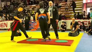 Finale 1&deg; round Tui Sho a piedi fissi maschile 10/12 anni 45/50 kg perso da Joele (dx)