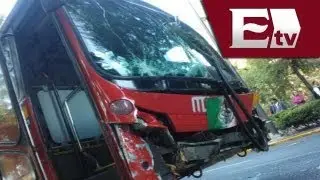 Metrob&uacute;s sufre aparatoso accidente a la altura de Parque Hundido en Insurgentes Sur (VIDEO)