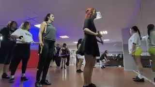 Ensayo coreografía de Tap, Morning Person completa. Coreógrafa Moni Sainz. Liceo. 2025.