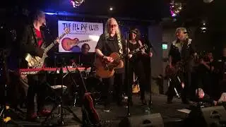 The self confessed &ldquo;lyricist of love songs&rdquo; John Fiddler lead vocals & guitar with the heart