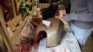 Honda CB400N Cafe Racer Projekt Umbau - Tank entlacken
