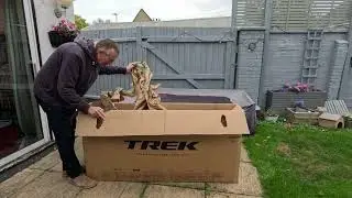 Trek Checkpoint - Unboxing