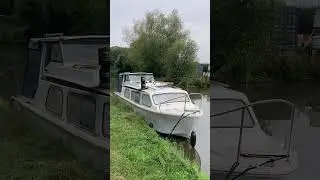 Small cruiser boat moored up at the Coventry canal on my walk towards Hawkesbury Junction #canal