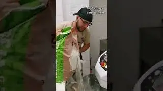 come aprire un sacco di farina