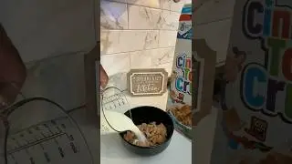 Watch those serving sizes 🤭 Cinnamon Toast Crunch #cereal #milk #viral @cinnamontoastcrunch