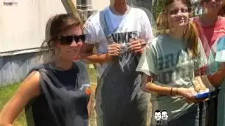 Tim & Jeff hand out Nestle ice cream during the NWA heat wave