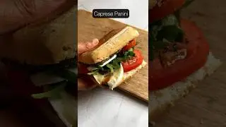 Caprese sandwich #tomatomozarellasandwich #italiansandwich #paninisandwich