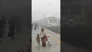 Dense fog in North India has severely impacted railway operations in January 2026,