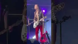 Temu Justin Hawkins #thedarkness #festwich #tribute #tributeband #tributebands #festival