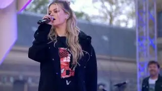 Davina Michelle - My Own World - Live