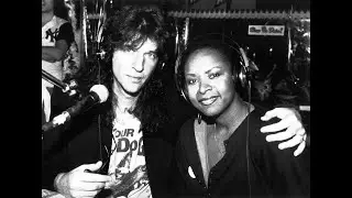 HOWARD STERN-CLASSIC CLIPS 2  HOWARD STERN  and ROBIN QUIVERS READ THE LATEST NEWS and EVENTS 2000