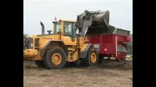 Volvo L110F,John Deere 6930 and Hispec XCEL1250 spreading muck