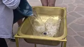 Ecuador Equator Water Trick