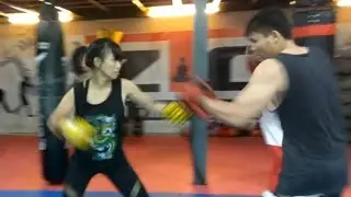 [ Boxing VLOG] : Boxing Girls on Action - Padwork with Adrian John