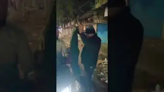 log sardi sa bohat pareshan Hai road par. Unki madat kLiya. Aagay aayea  ap  apni hasyat kera. Allah
