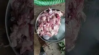 गांव में बकरे का मीट कैसे बनता है।