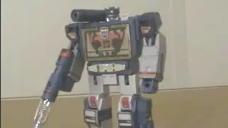 G1 Soundwave and Lazerbeak Review