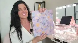 Budget Planner Review- Fun, Organized & Easy to Use #Budgeting #PlannerLife #payoffdebt #savingmoney